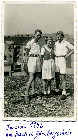 am Dach der Otto-Glöckelschule, Linz 1946